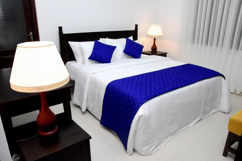 Capital O 132 Blue Spring Hotel image