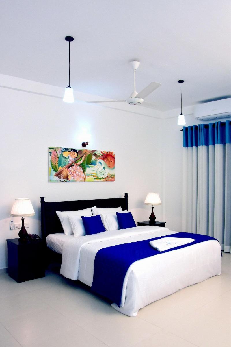 Capital O 132 Blue Spring Hotel image