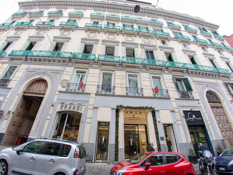 Leone Camere D'Autore image
