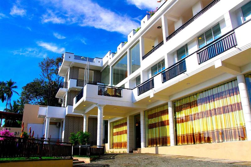 Queens Beach Hotel image