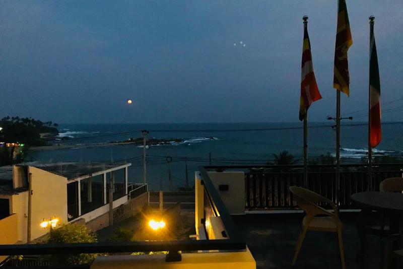 Queens Beach Hotel image
