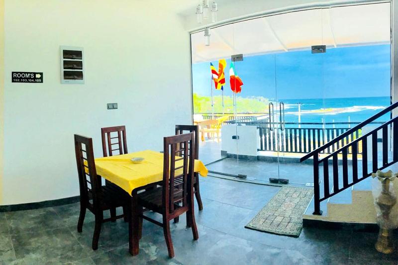 Queens Beach Hotel image
