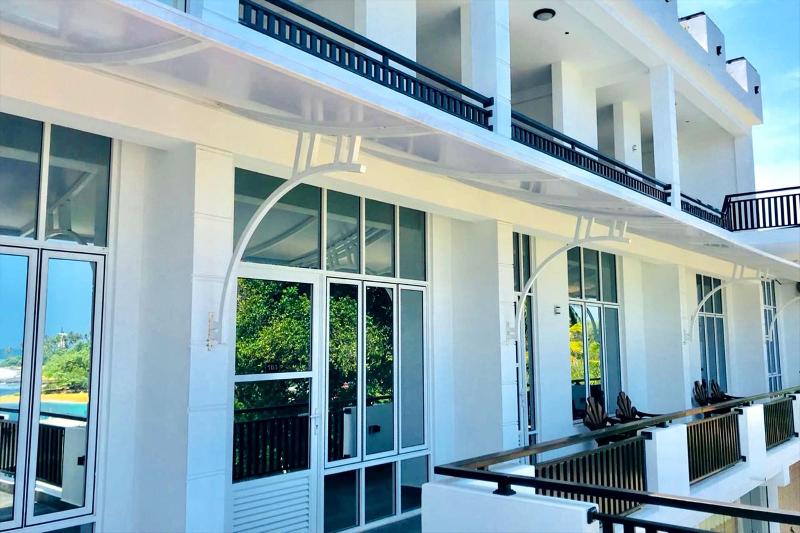 Queens Beach Hotel image