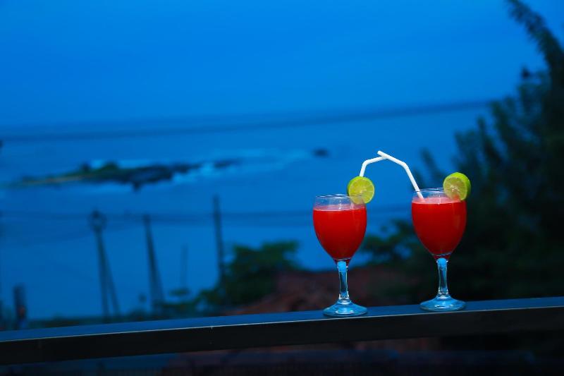 Queens Beach Hotel image