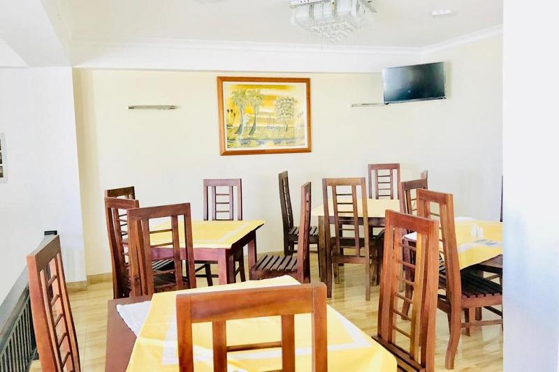 Queens Beach Hotel image
