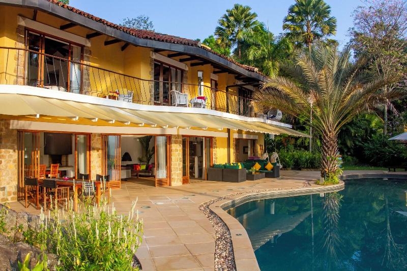 Bougainvillea Retreat image