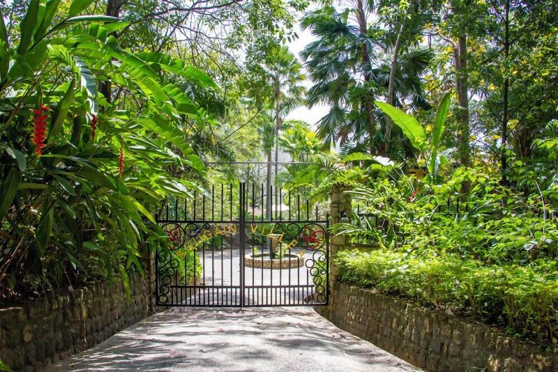 Bougainvillea Retreat image