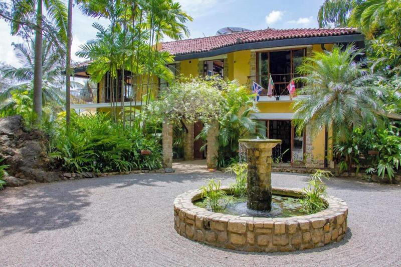 Bougainvillea Retreat image