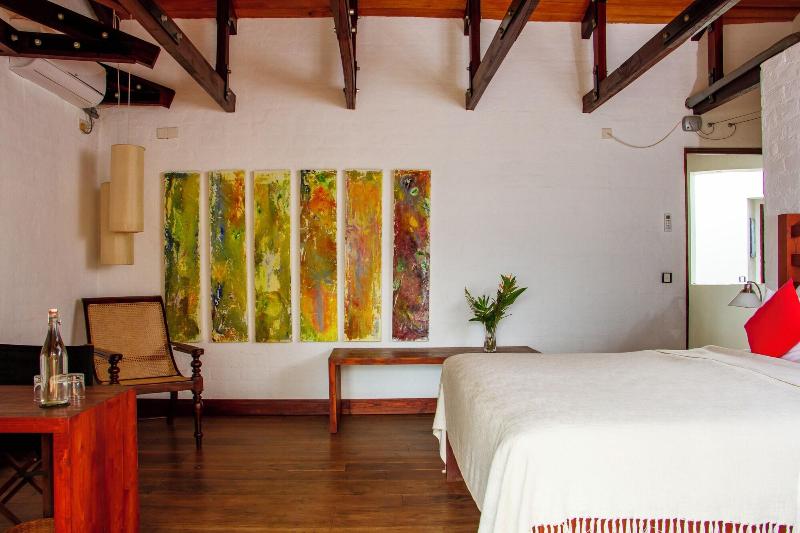 Bougainvillea Retreat image