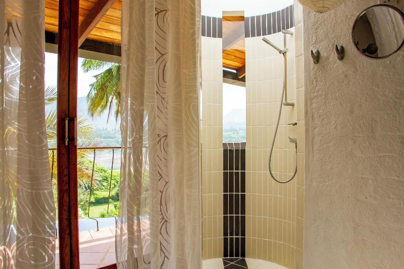 Bougainvillea Retreat image