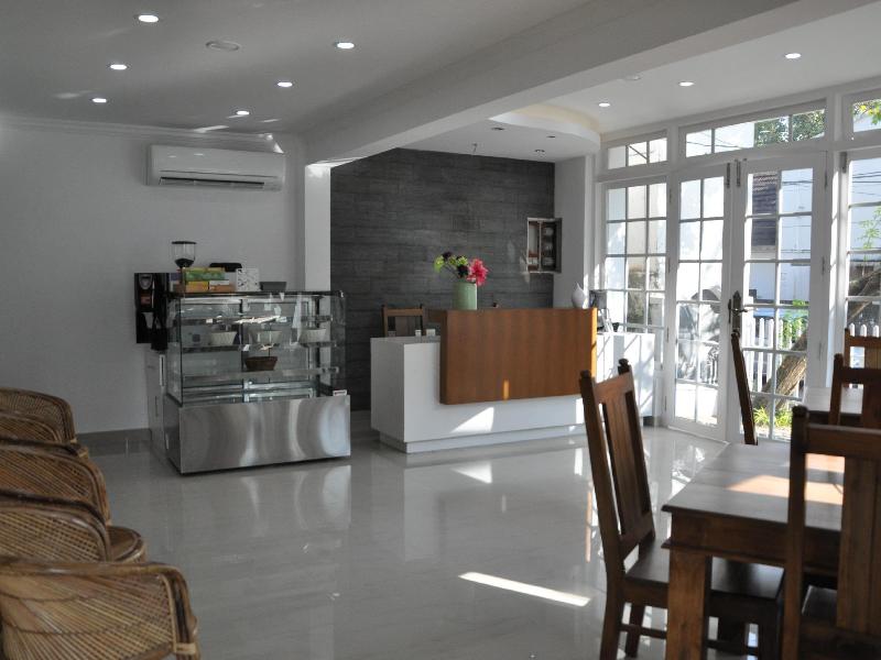 Daffodils Spice Court