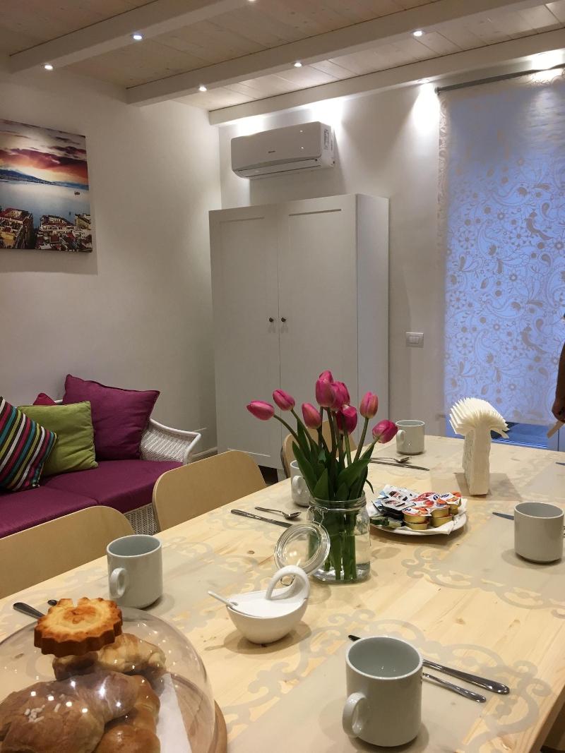 B&B Napoli La scalinata di Chiaia image