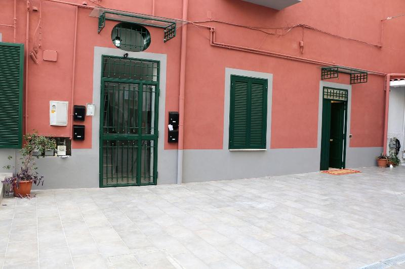 B&B Napoli La scalinata di Chiaia image