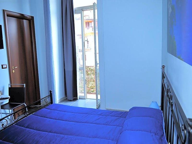 Napoli Station B&B image