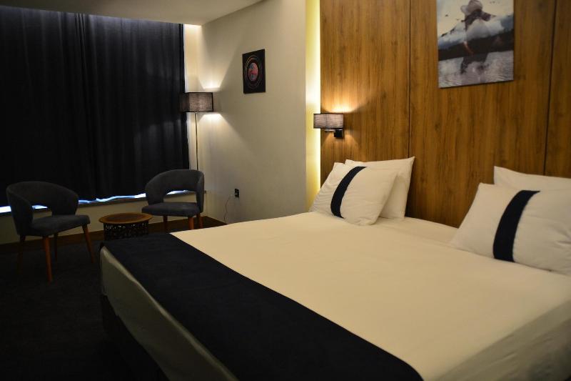 Monarch Hotel Amman image