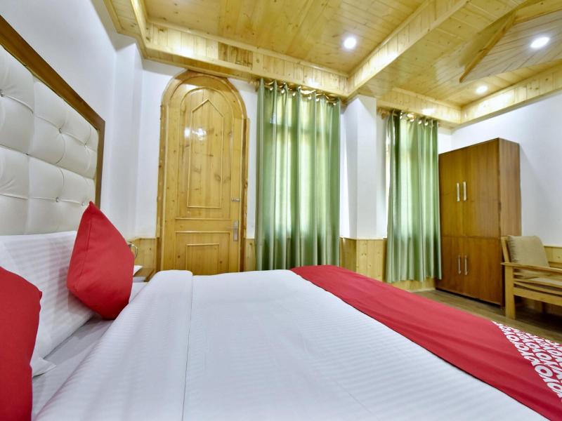 12271 Avenue Manali image