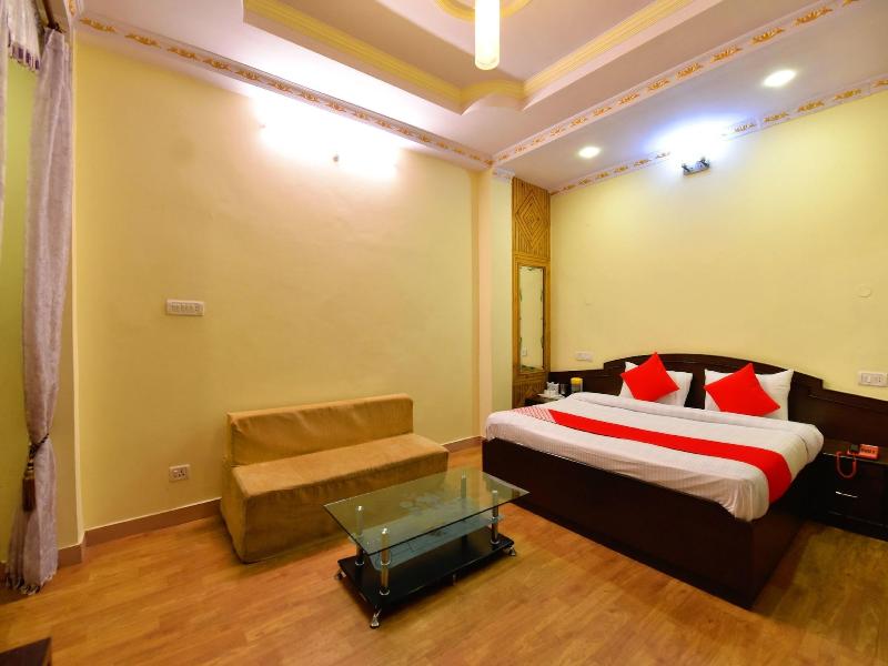 12271 Avenue Manali image