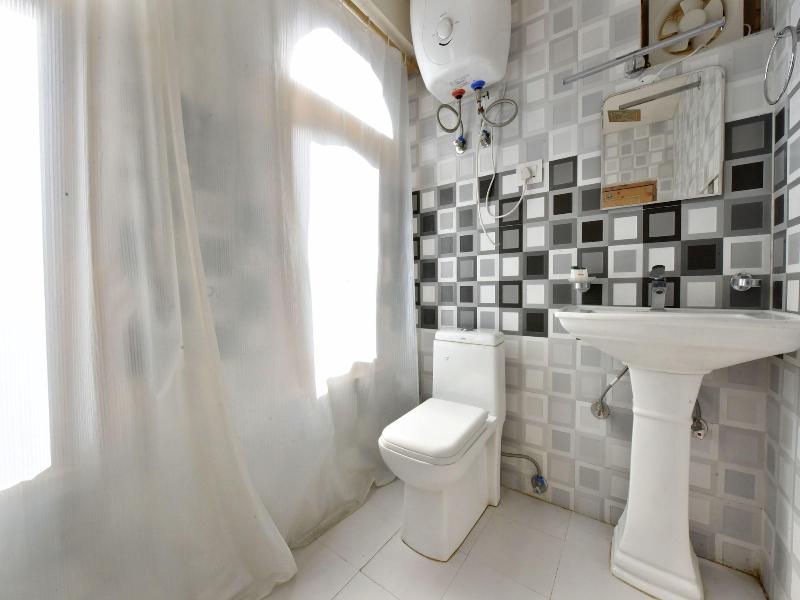 12271 Avenue Manali image