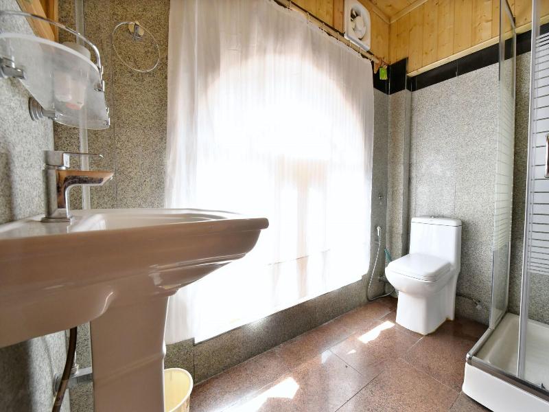 12271 Avenue Manali image