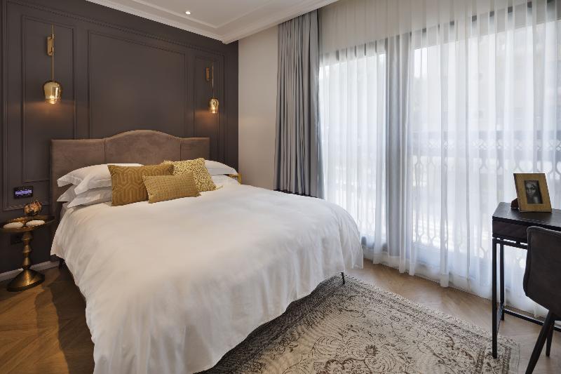 Bed room