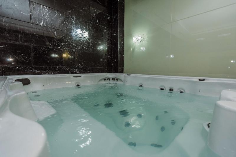 Golden Palace Batumi Hotel & Casino image
