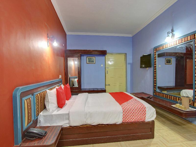 Capital O 13231 Hotel Sapphire Garden View image