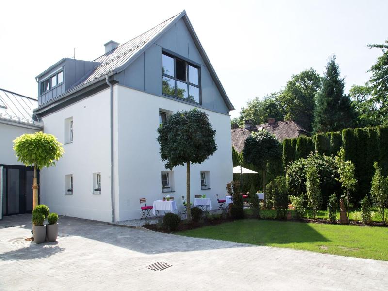 Villa Verde image