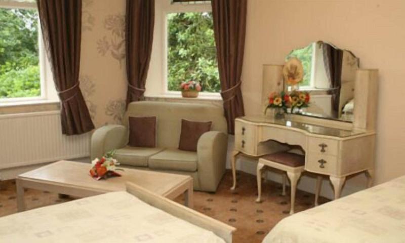 Oakfield Lodge Guest House Stockport image