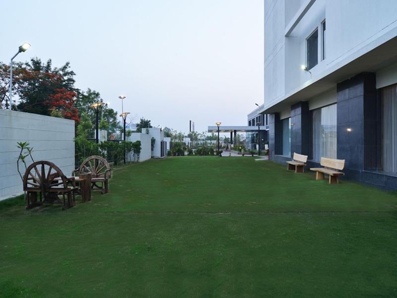 Red Fox Hotel, Bhiwadi image