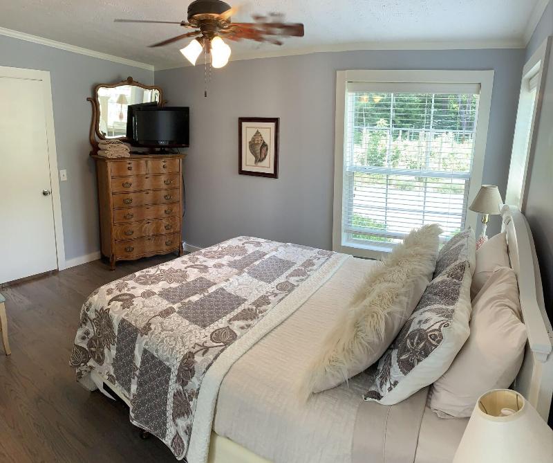 Goldberry Woods Bed & Breakfast-MicroFarm-Cottages image
