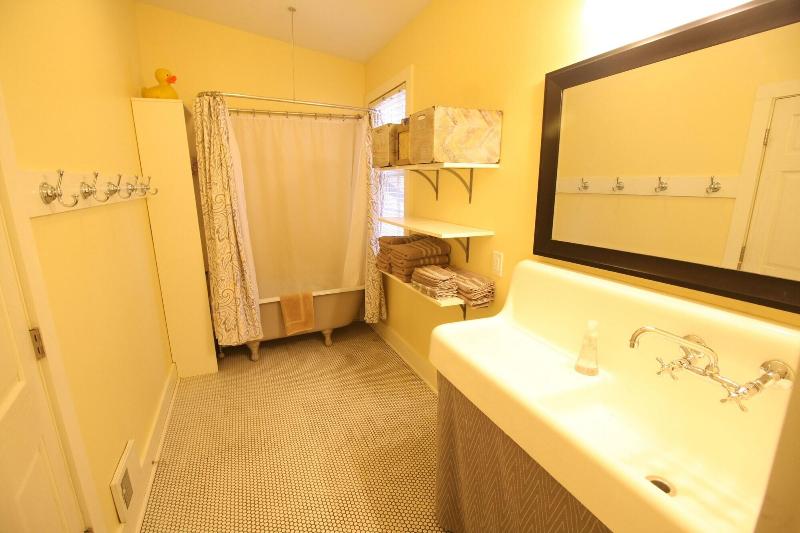 Goldberry Woods Bed & Breakfast-MicroFarm-Cottages image