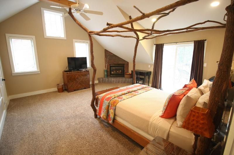 Goldberry Woods Bed & Breakfast-MicroFarm-Cottages image