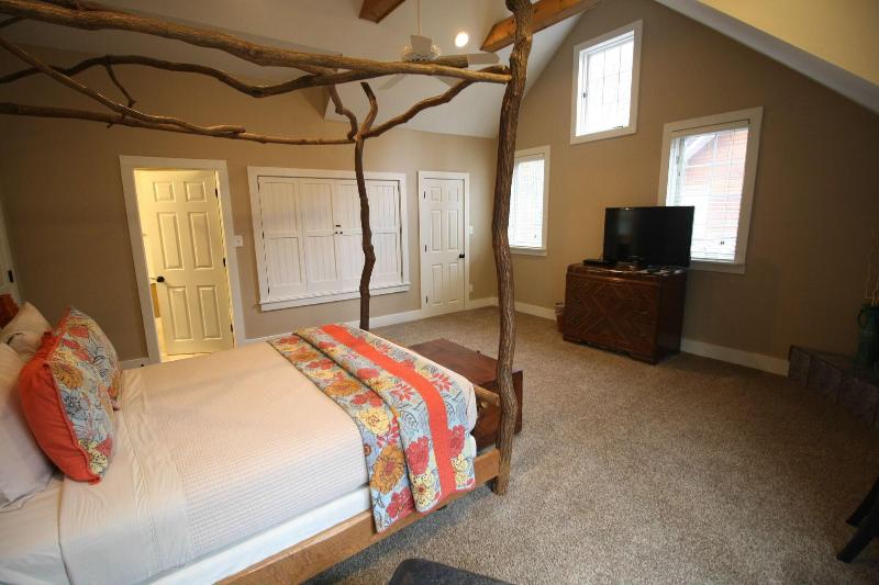 Goldberry Woods Bed & Breakfast-MicroFarm-Cottages image