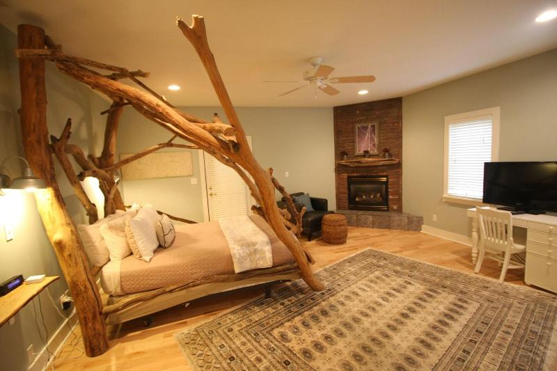 Goldberry Woods Bed & Breakfast-MicroFarm-Cottages image