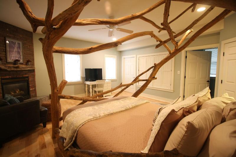 Goldberry Woods Bed & Breakfast-MicroFarm-Cottages image