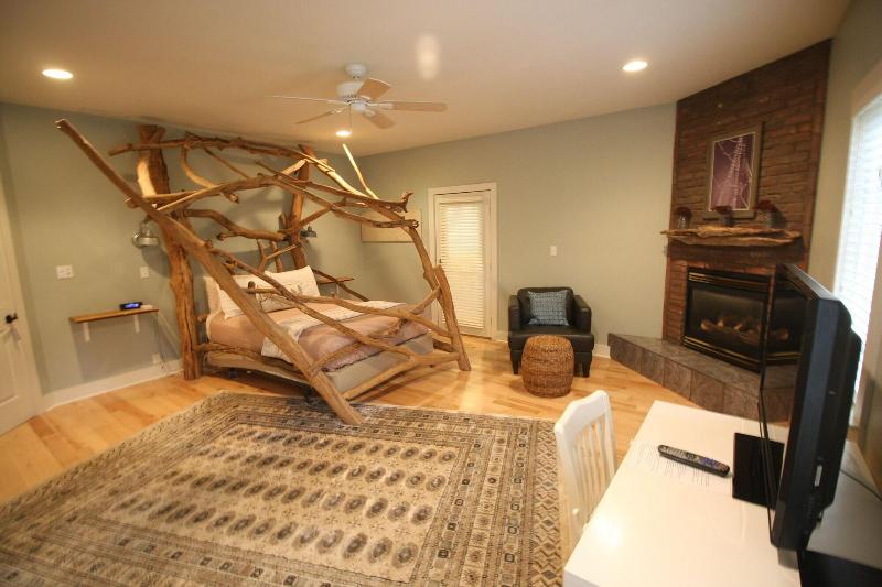 Goldberry Woods Bed & Breakfast-MicroFarm-Cottages image