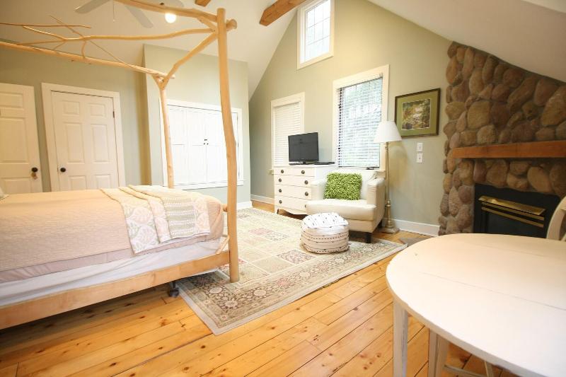 Goldberry Woods Bed & Breakfast-MicroFarm-Cottages image