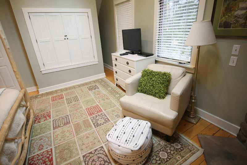 Goldberry Woods Bed & Breakfast-MicroFarm-Cottages image