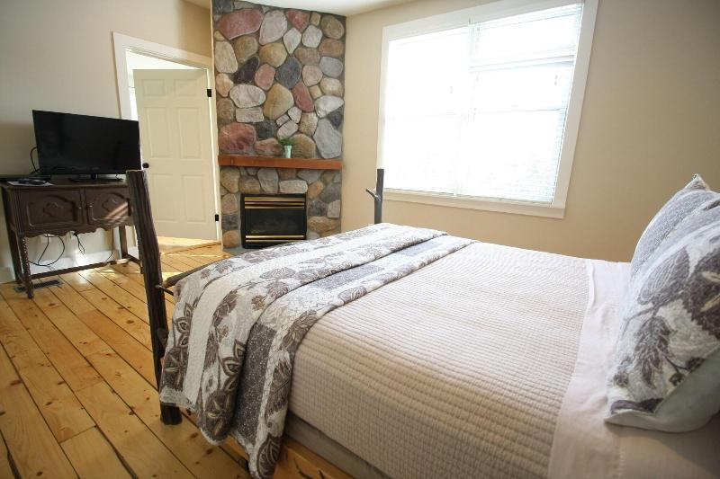 Goldberry Woods Bed & Breakfast-MicroFarm-Cottages image