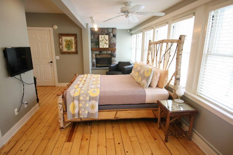 Goldberry Woods Bed & Breakfast-MicroFarm-Cottages image