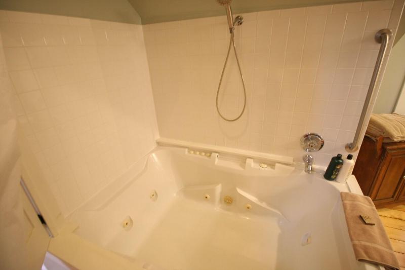 Goldberry Woods Bed & Breakfast-MicroFarm-Cottages image