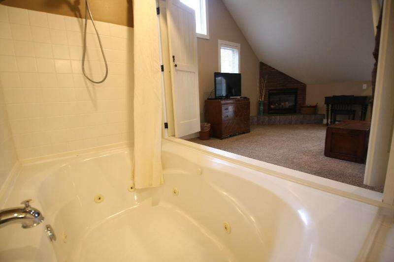 Goldberry Woods Bed & Breakfast-MicroFarm-Cottages image