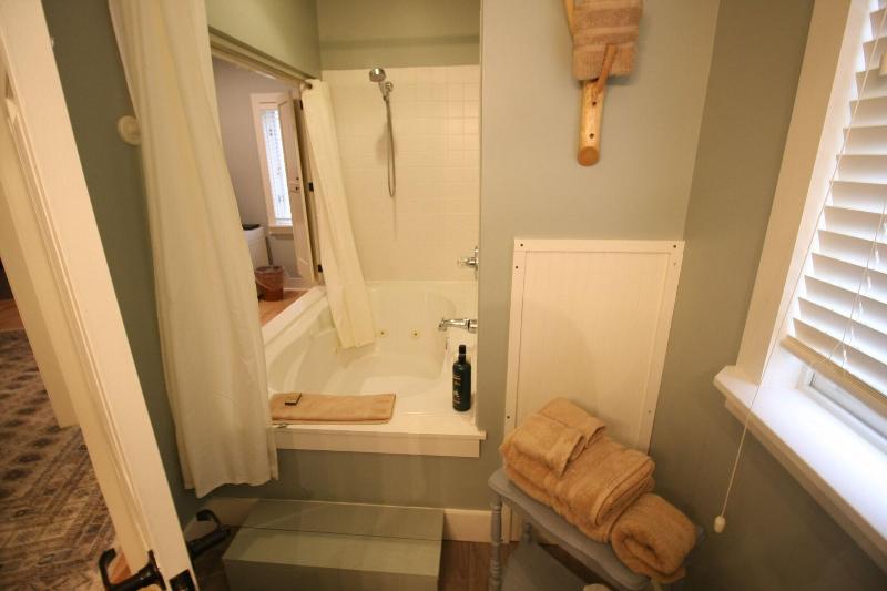 Goldberry Woods Bed & Breakfast-MicroFarm-Cottages image