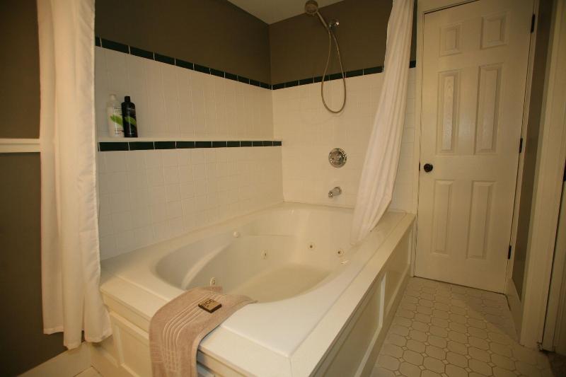 Goldberry Woods Bed & Breakfast-MicroFarm-Cottages image