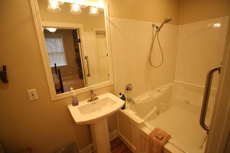 Goldberry Woods Bed & Breakfast-MicroFarm-Cottages image