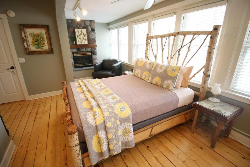 Goldberry Woods Bed & Breakfast-MicroFarm-Cottages image