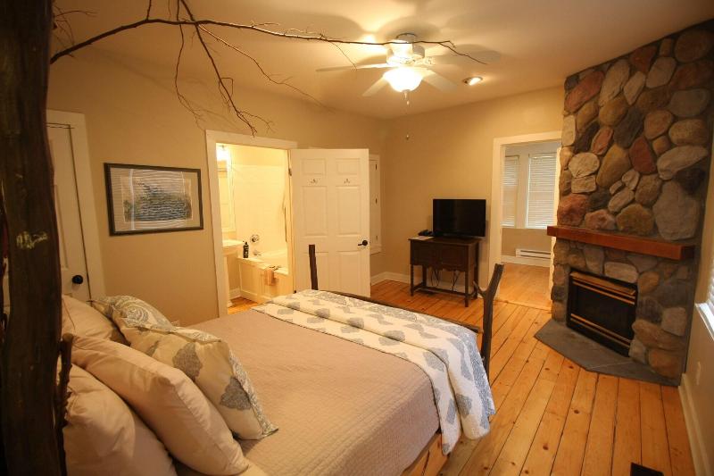 Goldberry Woods Bed & Breakfast-MicroFarm-Cottages image
