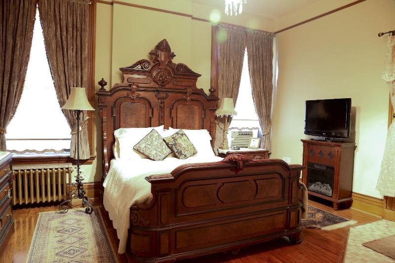 The Victorian Mansion image