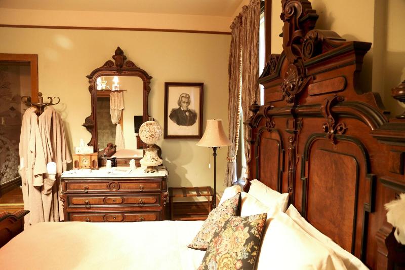 The Victorian Mansion image