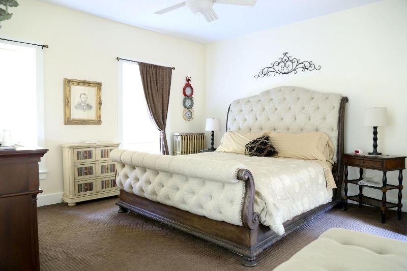 The Victorian Mansion image